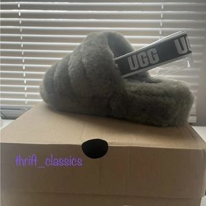 Uggs slippers Women size 9